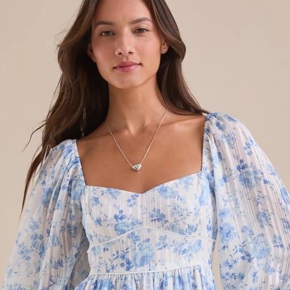 Altar’s State Dress - Picture 4 of 5